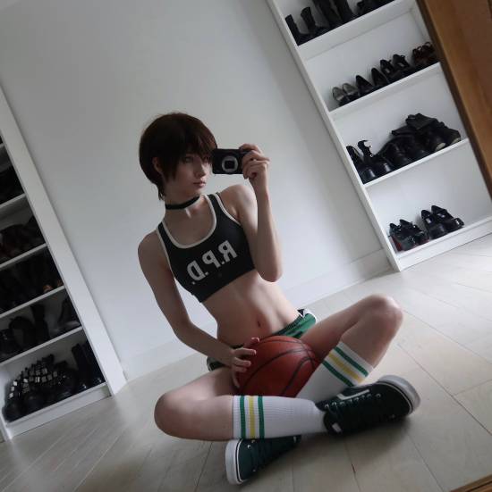 威斯克诱捕器！美女COSER《生化9》瑞贝卡美照