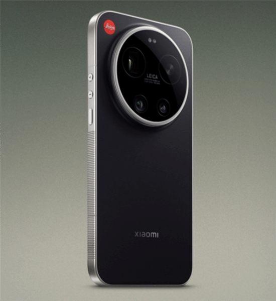 小米17Ultra徕卡版黑银色明日开卖!雷军官宣