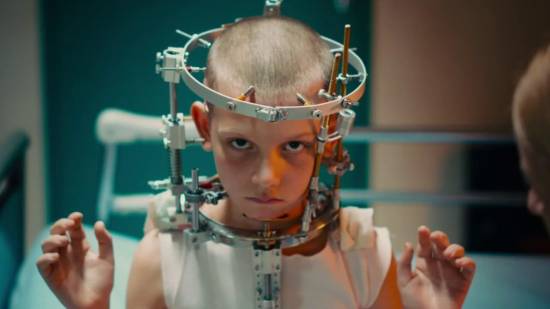 和爱车发生关系结果怀孕了？猎奇电影《钛》在亚马逊上线