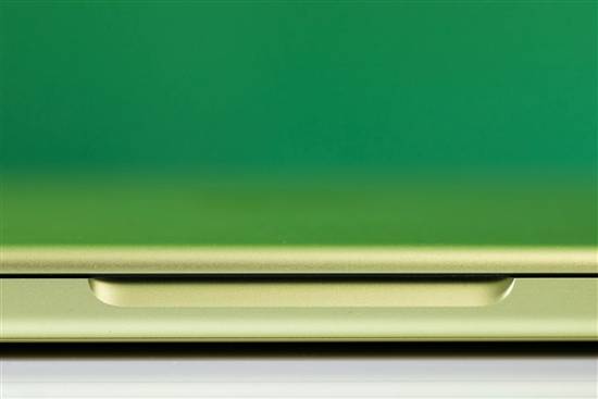 MacBook Neo续航表现亮眼！8GB内存可满足日常使用