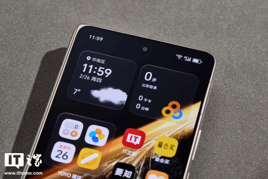 大折叠屏居然比iPhone直板机还轻?荣耀Magic V6实拍