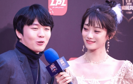 Rookie刚分手 疑似新女友曝光!韩国白富美御姐