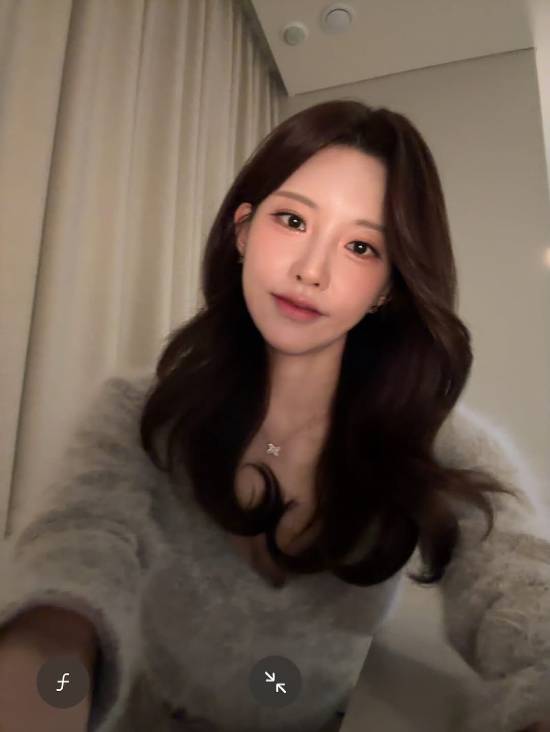 Rookie刚分手 疑似新女友曝光!韩国白富美御姐