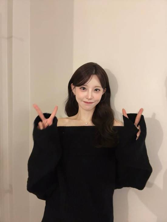 Rookie刚分手 疑似新女友曝光!韩国白富美御姐