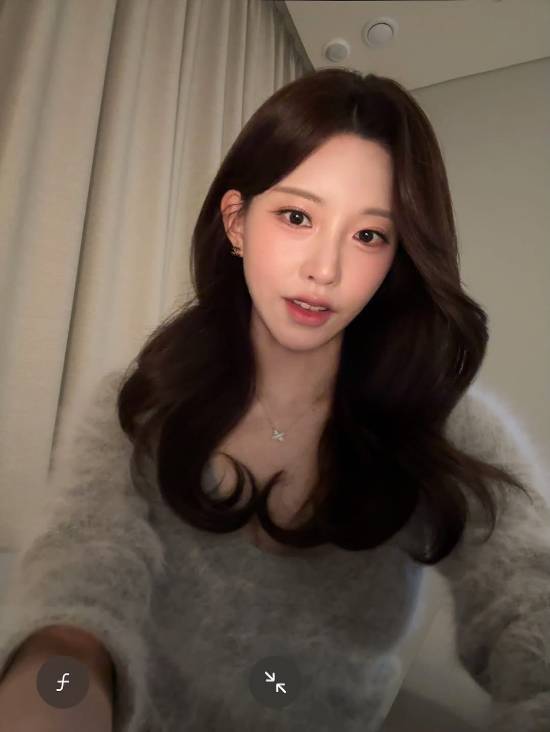 Rookie刚分手 疑似新女友曝光!韩国白富美御姐