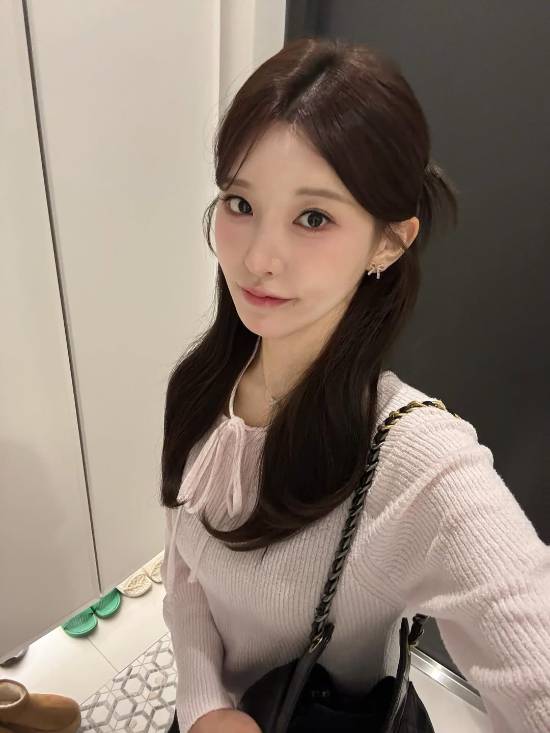 Rookie刚分手 疑似新女友曝光!韩国白富美御姐