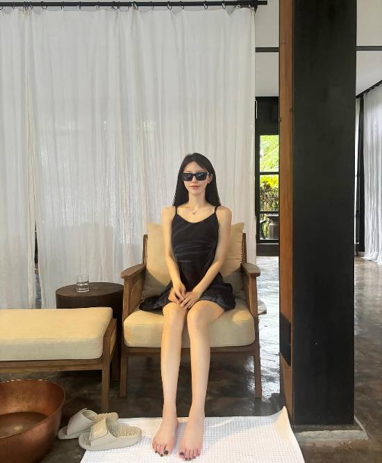 Rookie刚分手 疑似新女友曝光!韩国白富美御姐