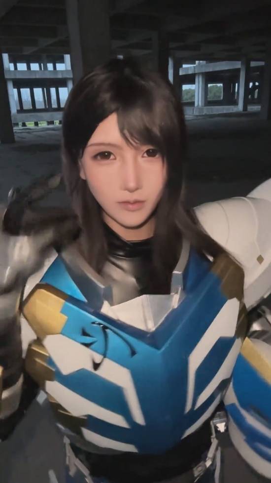 “抖音第一蒂法”跳出舒适圈！新作品化身铠甲勇士