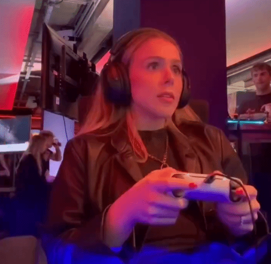 生化9女主演员被游戏吓疯!看过剧本还被吓成这样?