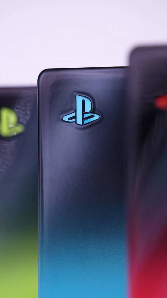 PS5外壳与手柄再出新款！亮面黑与霓虹色完美搭配