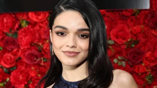 《白雪公主》真人版演员回应争议：不会为了别人舒服就改变自己！